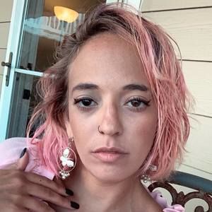 Meet your Posher, Nicia